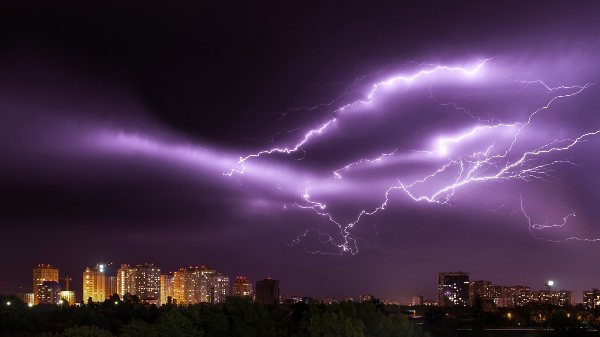 梦见打雷要劈我_梦见被雷劈死_劈你的雷正在路上mobi