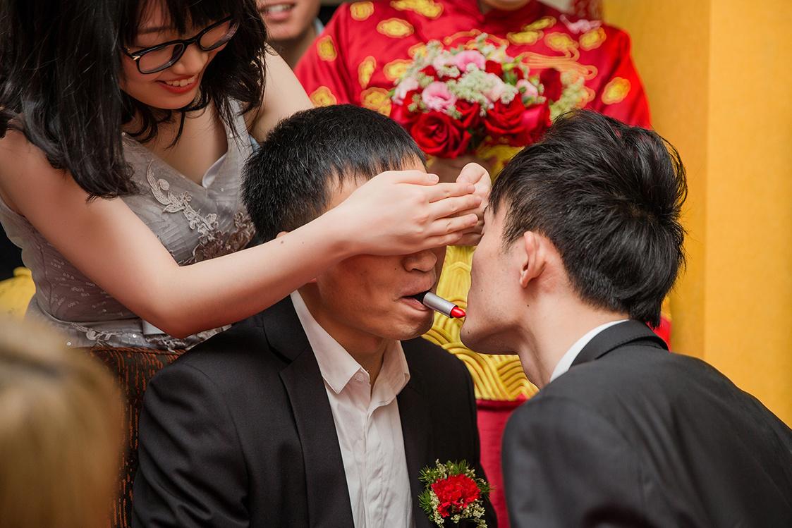 新娘闹婚小游戏_新郎新娘闹婚房小游戏_新娘闹洞房游戏大全