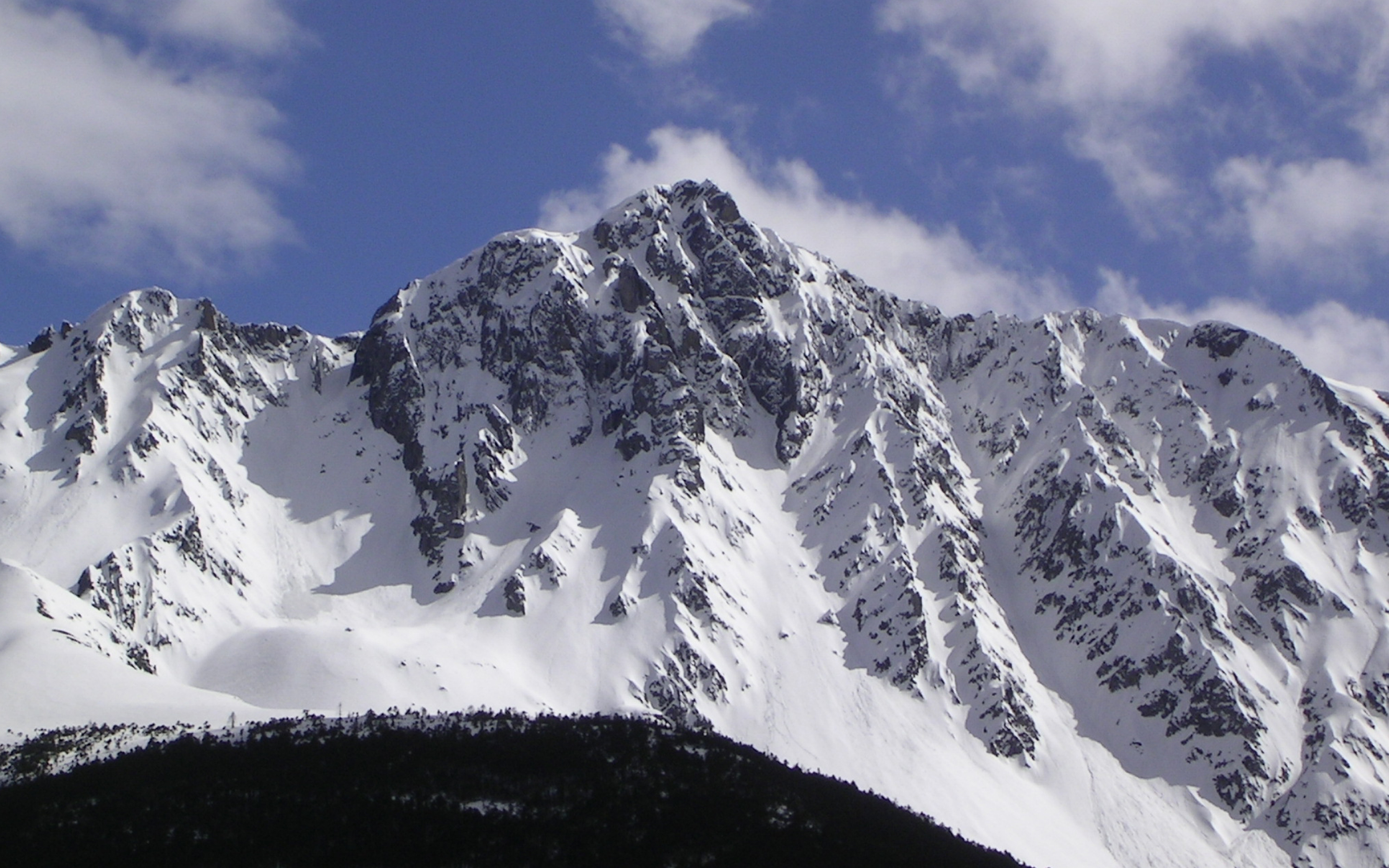 戈壁雪原_我愿意陪你翻过雪山穿越戈壁是什么歌_戈壁滩雪山在哪