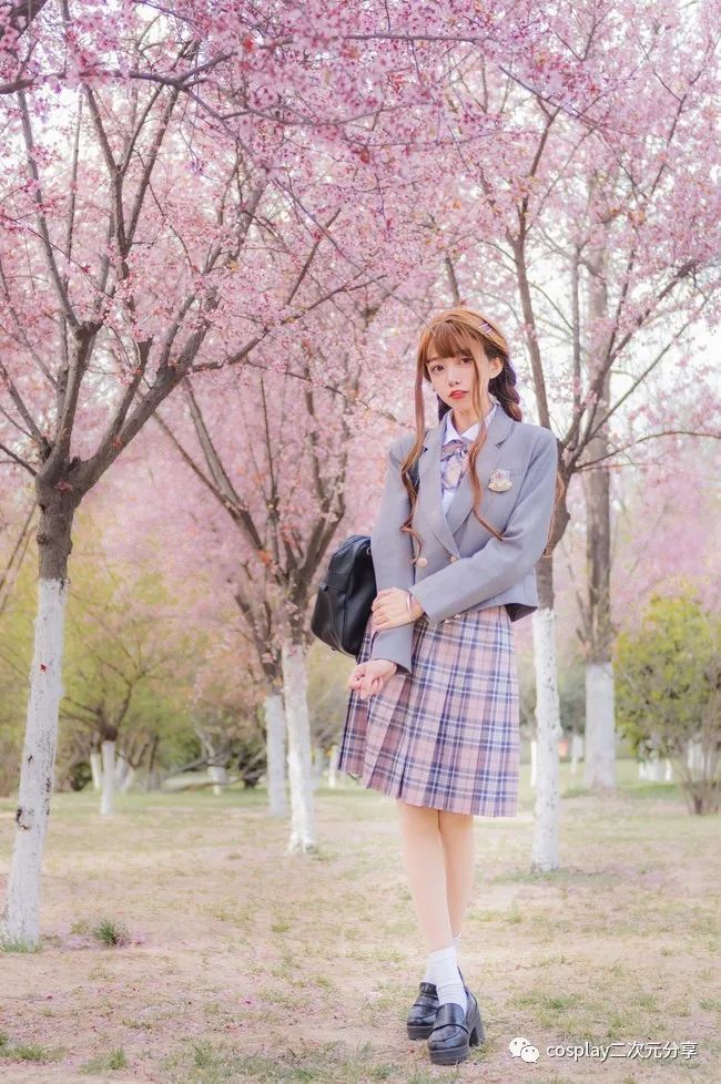 樱花校园服装版_免费衣服的樱花校园模拟器_樱花校园模拟器全部衣服解锁版