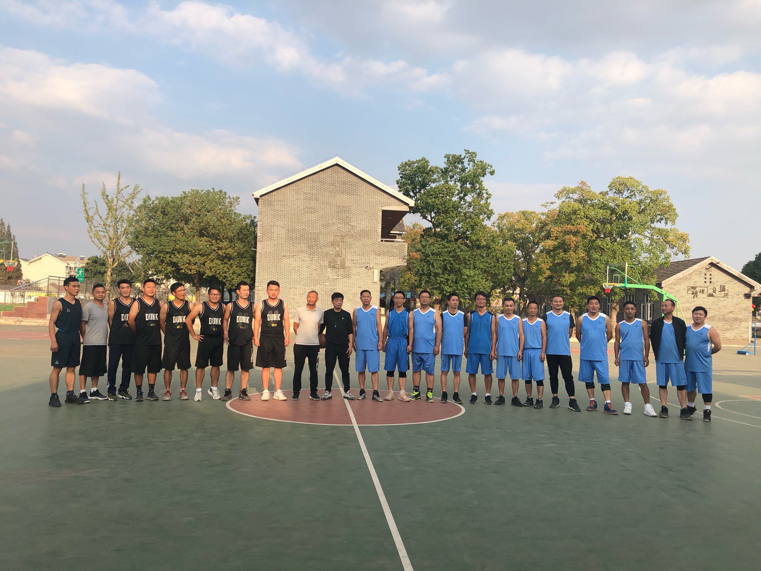 来一发，篮下争抢