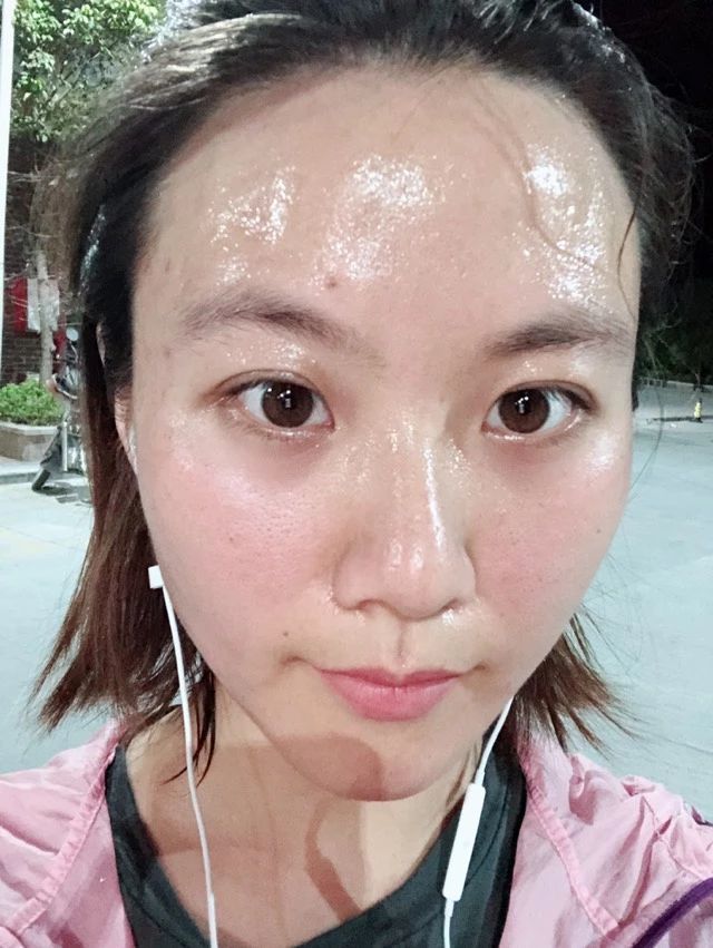 玩手游屏幕有汗怎么办_玩手机横屏游戏出汗正常吗_手机屏出汗打游戏不方便