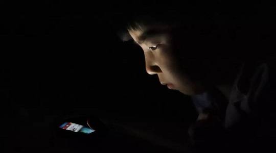 五年级小朋友玩手机游戏_五年级小朋友玩手机游戏_五年级小朋友玩手机游戏