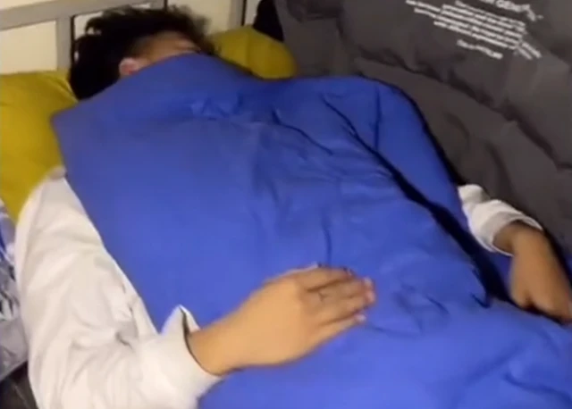 室友一起玩的游戏手机_用手机给室友玩游戏好吗_适合室友玩的手机游戏