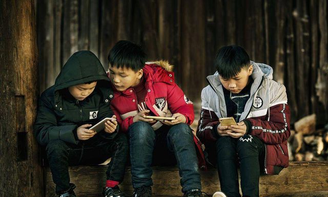 无尽的手机游戏-手机游戏:虚拟成就 VS 现实代价 无尽的手机游戏-手机游戏:虚拟成就 VS 现实代价