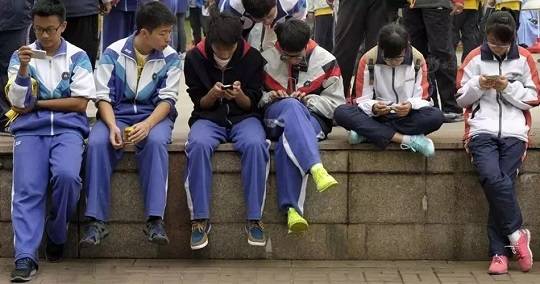 玩应该手机游戏学生怎么办_学生玩手机游戏的十大好处_学生应该玩什么游戏手机