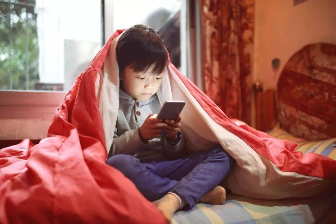 小孩玩手机游戏用什么软件_小孩玩手机游戏用什么设备_小孩怎么用手机玩游戏