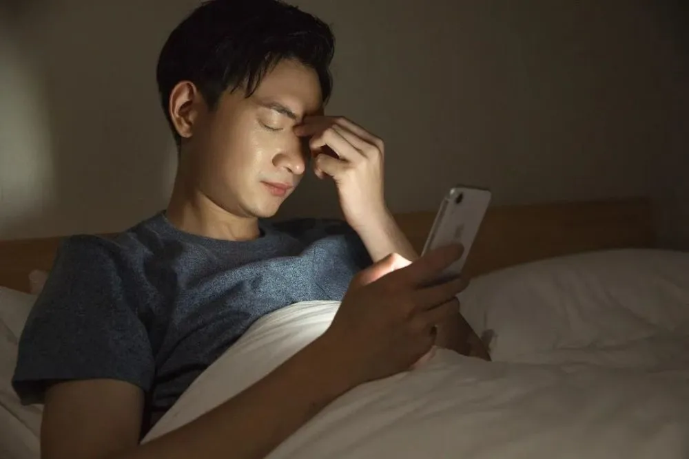 卖手机的小男孩_小伙卖7500台手机完整版_小伙玩游戏卖手机电影