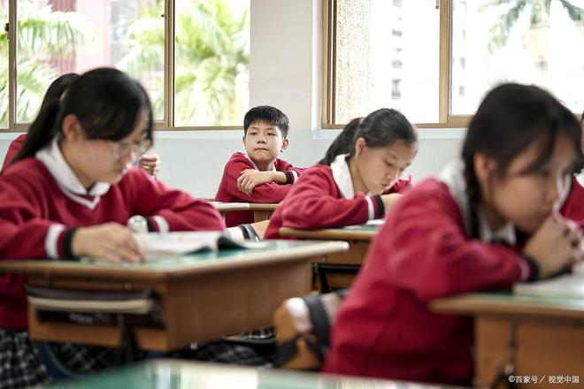 学生用游戏手机利弊共存，家长和老师应如何引导？