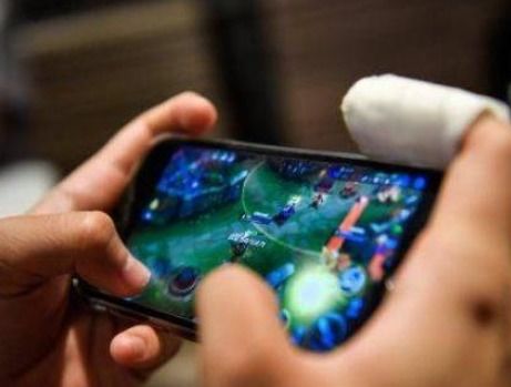 暴爽疯狂赛车无限金币破解版10000钻石 