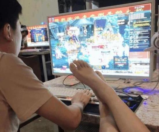 爱上玩球球 